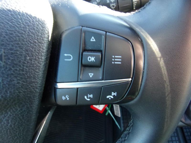 Ford Transit Custom 2.0 TDCi KLIMA ZÁRUKA 6 míst - fotka 23 z 35