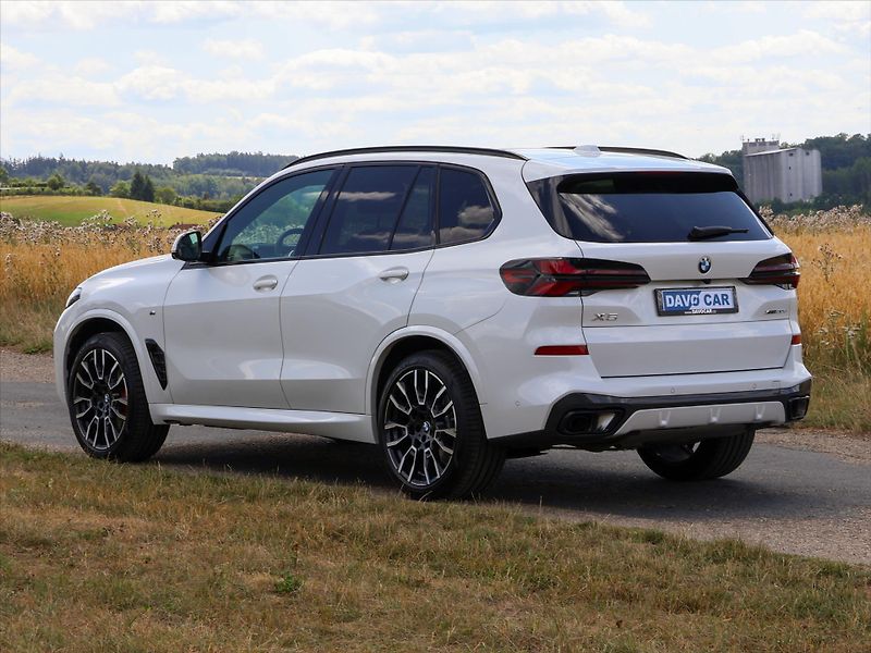 BMW X5 3,0 xDrive30d Mpacket - fotka 5 z 42