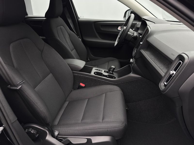 Volvo XC40 (2026) B3 AUT ESSENTIAL - fotka 19 z 20