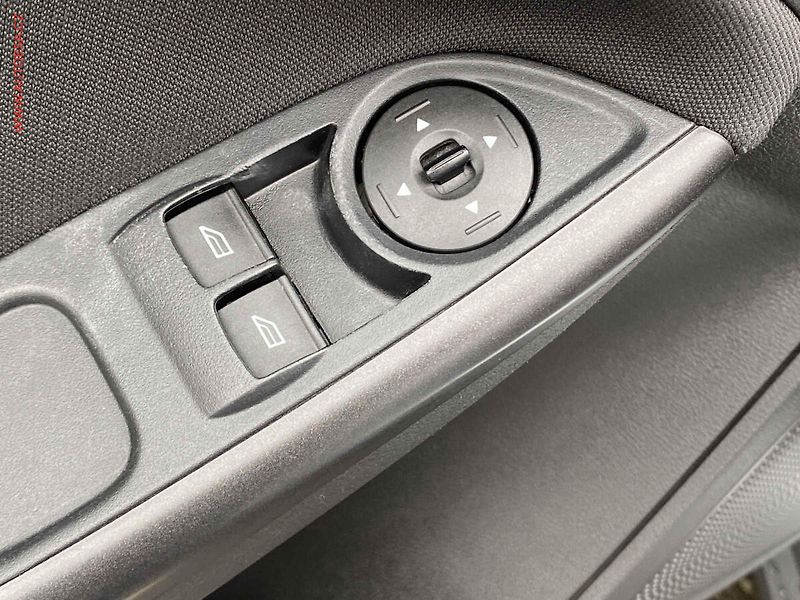 Ford Focus (2020) 1.5TDCi, Navi, park.čidla - fotka 11 z 18
