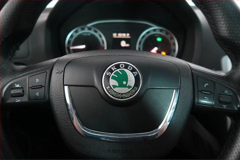 Škoda Octavia (2010) RS 2.0 TDI, Automat, Xenony - fotka 17 z 18