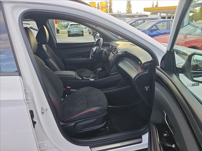 Hyundai Tucson 1,6 T-GDI MHEV 7DCT automat  4 - fotka 14 z 23