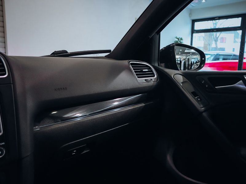 Volkswagen Golf GTI - fotka 18 z 27