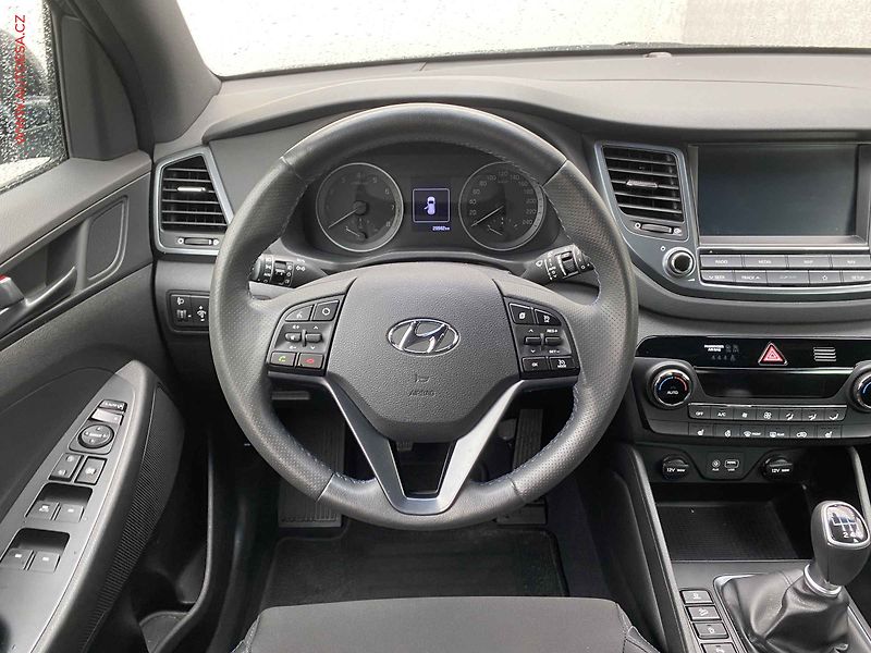 Hyundai Tucson (2018) 1.6 GDi, Go!, navi, kamera - fotka 11 z 18