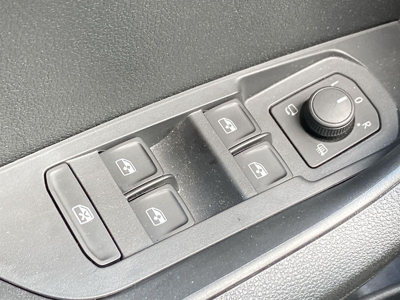 Škoda Karoq (2025) 1.5 TSI Top Selection - fotka 19 z 34