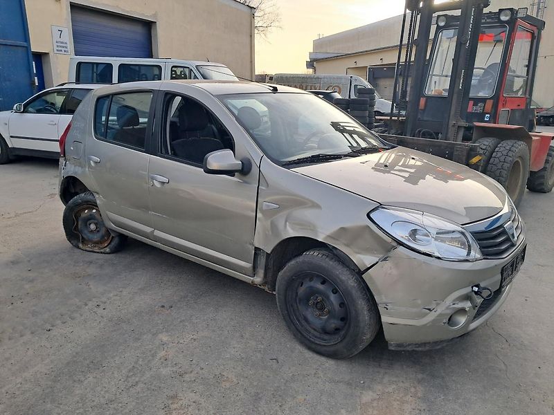 Dacia Sandero (2011) 1.2 16V 55Kw NÁHRADNÍ DÍLY - fotka 2 z 6