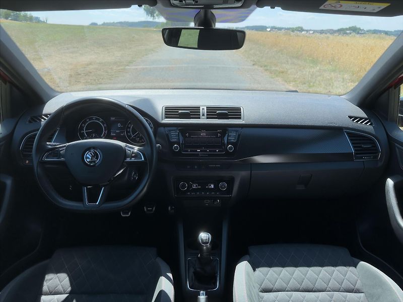 Škoda Fabia 1,0 TSI 81kW CZ Monte Carlo - fotka 28 z 36