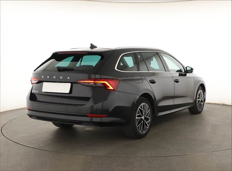 Škoda Octavia (2023) Style 2.0 TDI - fotka 5 z 21