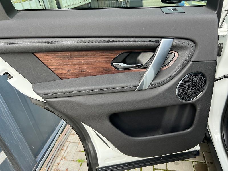 Land Rover Discovery Sport (2021) 2.0 Si4 183kW 4X4 CZ DPH  - fotka 17 z 25