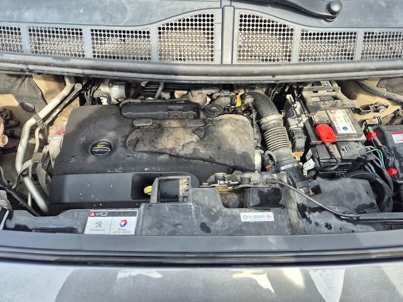Peugeot Traveller (2018) 2.0 HDi 8 míst Odpočet DPH - fotka 18 z 26