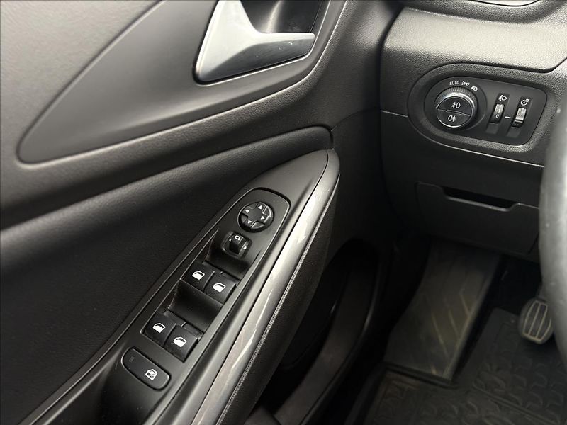 Opel Grandland X 1,5 - fotka 17 z 17