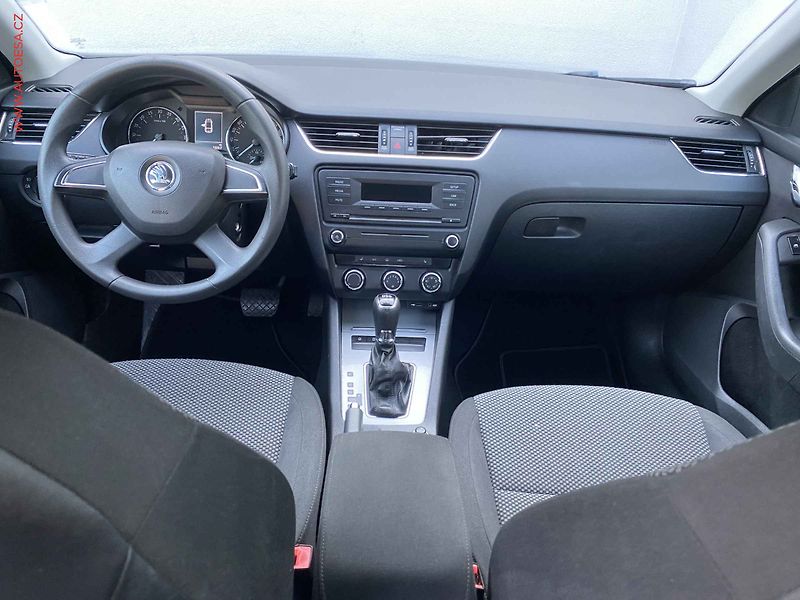 Škoda Octavia (2013) 2.0 TDi, DSG, park.čidla - fotka 8 z 18