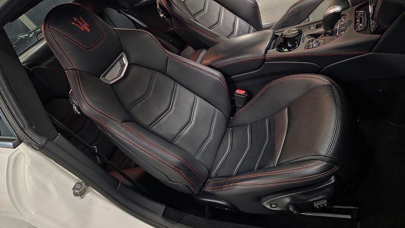 Maserati GranTurismo (2019) 4.7S AT 2020 LAST EDIT CARBON - fotka 14 z 21