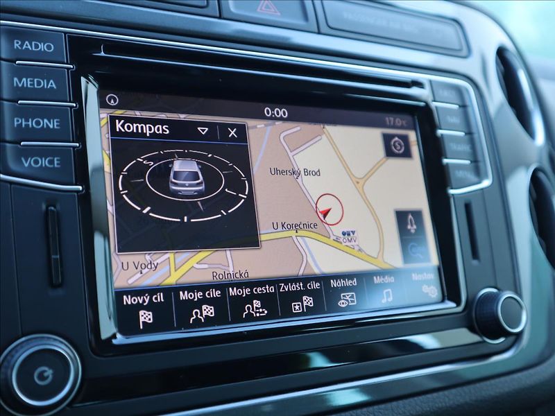 Volkswagen Tiguan 2,0   TDi Sport Pano Kamera Dy - fotka 19 z 36