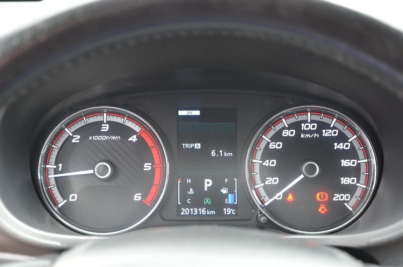 Mitsubishi L200 (2022) INTENSE 2.2 DI-D 4WDDOUBLE CAB - fotka 10 z 17