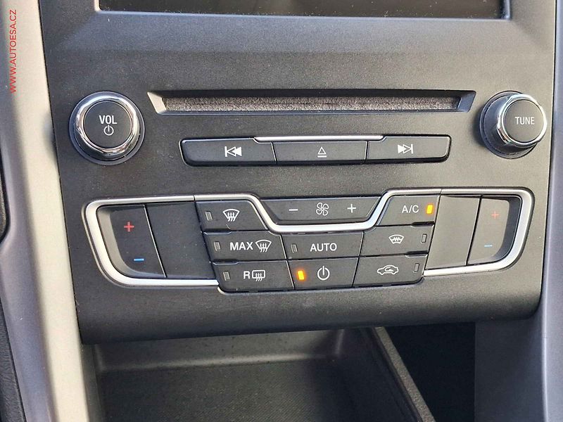 Ford Mondeo (2018) 2.0 TDCi, 2.maj, LED, navi - fotka 14 z 21