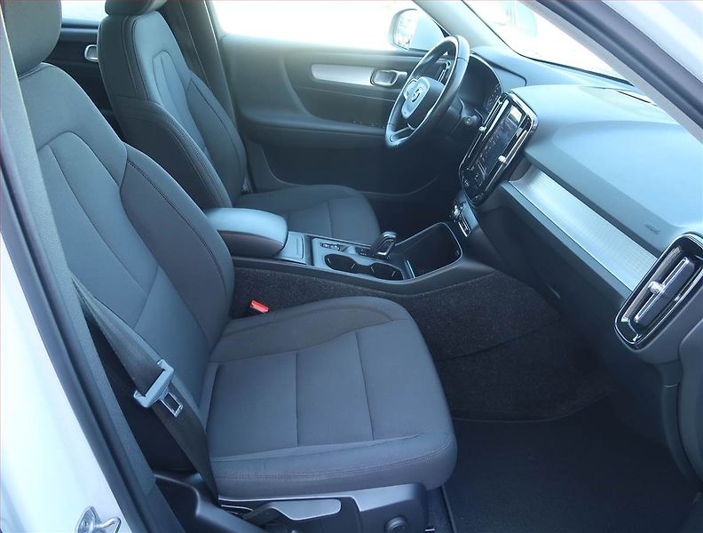 Volvo XC40 (2021) B4 - fotka 9 z 15