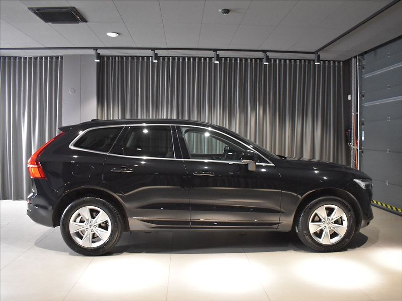 Volvo XC60 2,0 B5 AWD CORE BLIS,Bezklíč - fotka 3 z 25