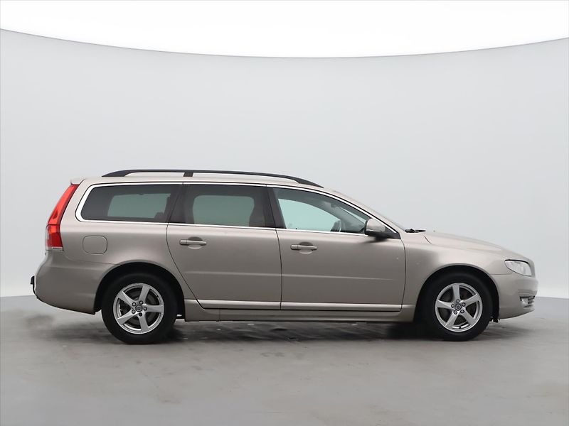 Volvo V70 2,0 D3 100kW Kinetic Dynamic D - fotka 6 z 23