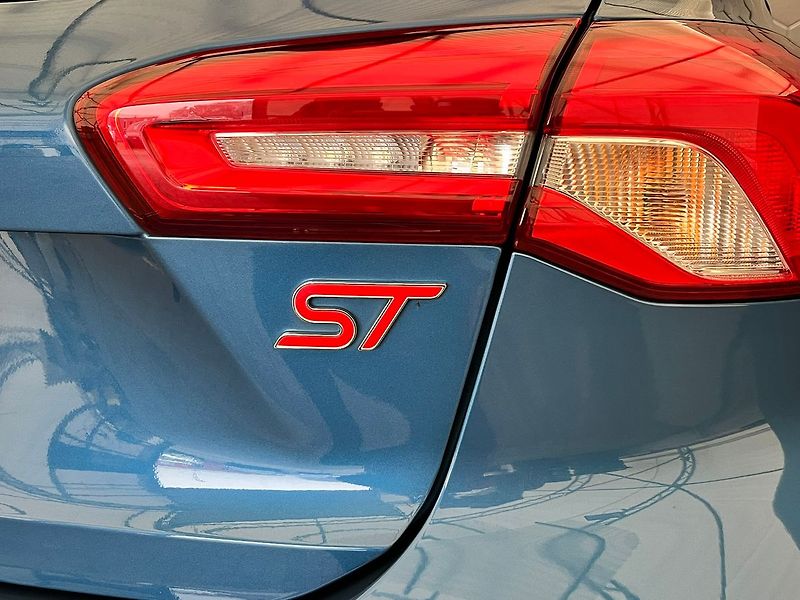 Ford Focus 2,0 ST Styling-Paket Performan - fotka 48 z 57