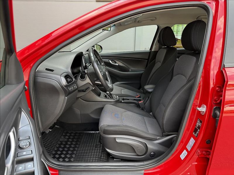 Hyundai i30 1,4 i  WG Trikolor Komfort - fotka 7 z 28