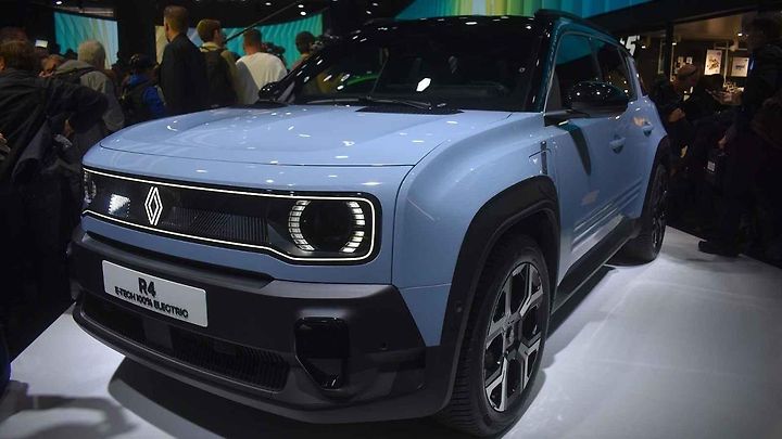 Renault 4 na autosalonu v Paříži.