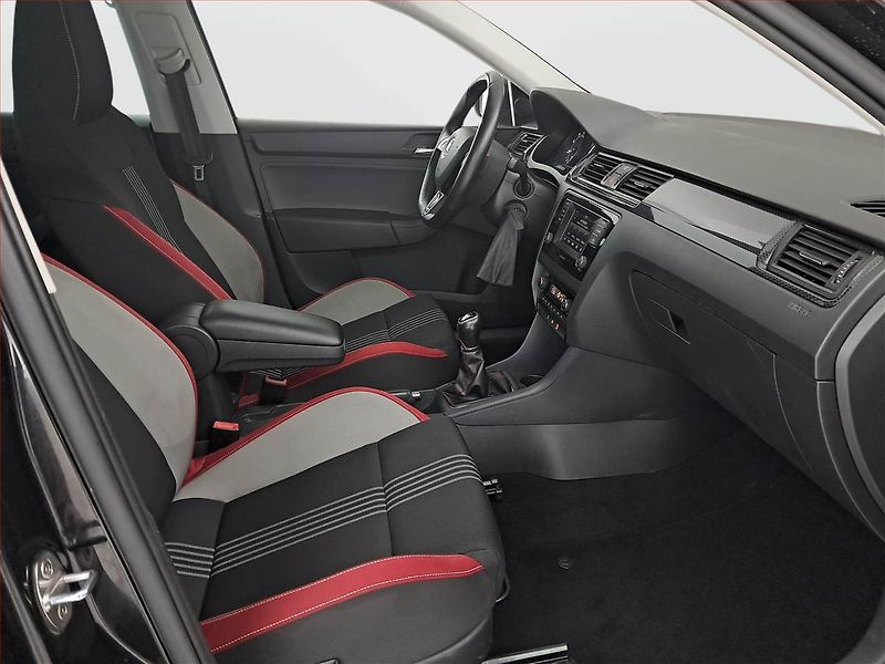 Škoda Rapid (2015) Spaceback 1.2 TSI, Xenony - fotka 9 z 15