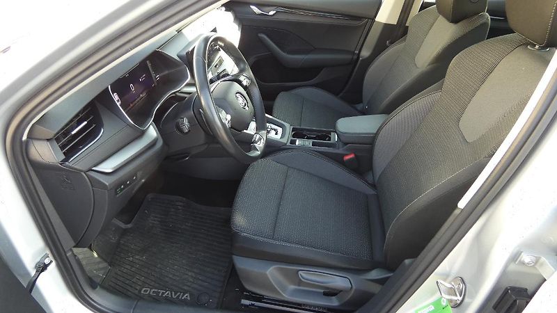 Škoda Octavia 2,0 TDI  Ambition DSG - fotka 17 z 20