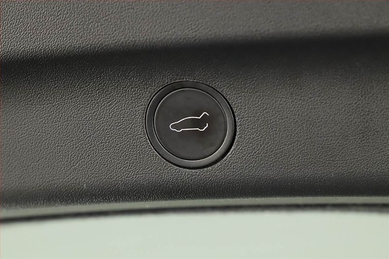 Tesla Model Y (2024) Long Range AWD 79kWh, SoH 95% - fotka 14 z 20