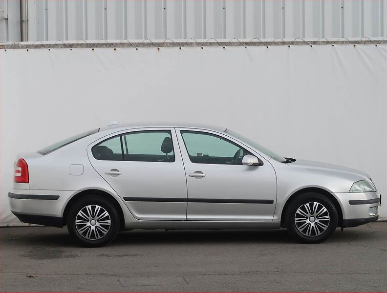 Škoda Octavia (2007) Ambiente 1.6, Serv.kniha - fotka 6 z 15