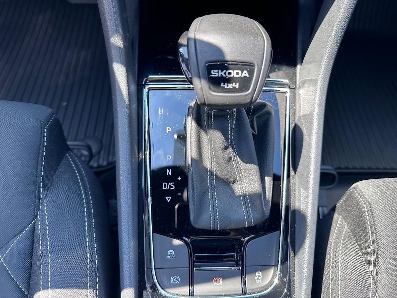 Škoda Karoq 2,0 TDI DSG 4x4 Sportline  - fotka 16 z 17