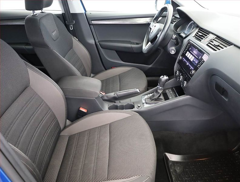 Škoda Octavia (2019) Scout 2.0 TDI, 4X4, Automat - fotka 7 z 21