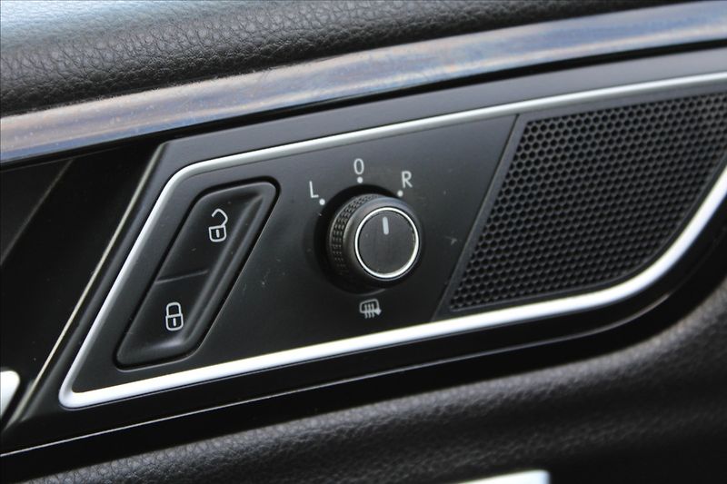 Volkswagen Golf Sportsvan 2,0 TDI  HIGHLINE - fotka 18 z 30