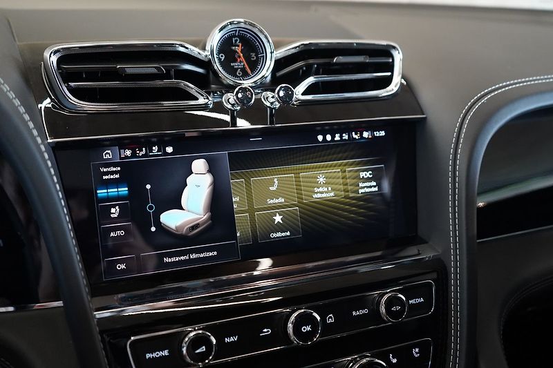 Bentley Bentayga V8, AWD, Panorama, 360° kamera - fotka 39 z 50