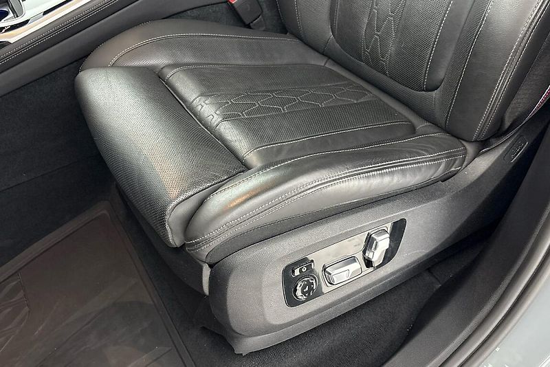 BMW X7 xDrive40i - fotka 7 z 29