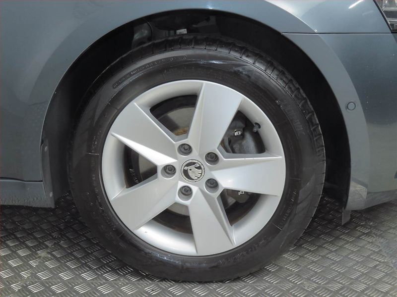 Škoda Octavia (2019) 2.0 TDI, Automat, Navi - fotka 14 z 19