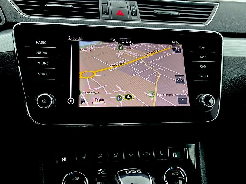 Škoda Superb Ambition DSG - fotka 24 z 28