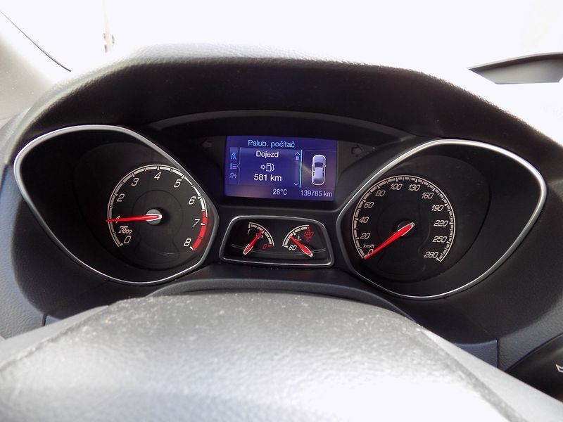 Ford Focus (2013) 2.0i ST/Bi-xenon/kůže/LED/ - fotka 33 z 36