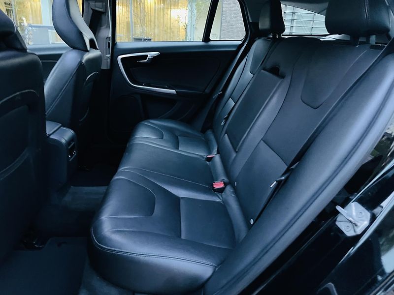 Volvo V60 2.4D4 5V AUTOMAT KAMERA TAŽNÉ - fotka 29 z 46