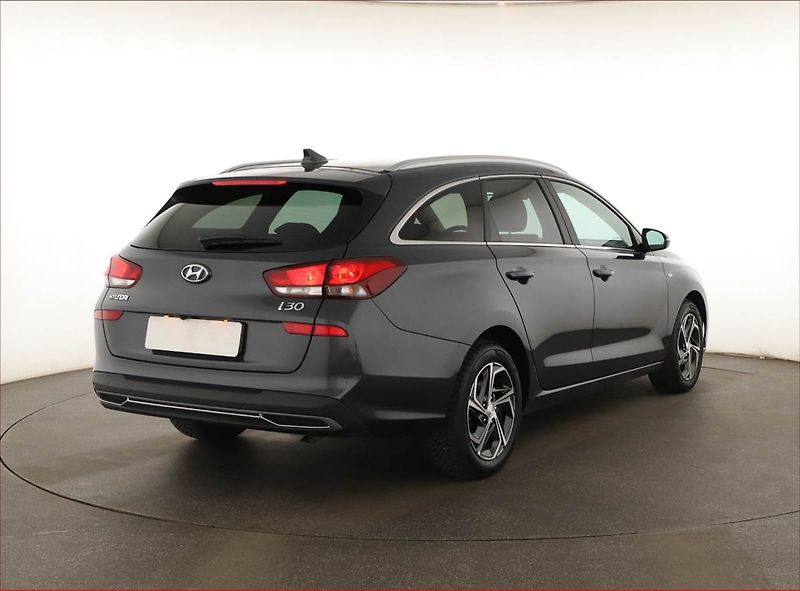 Hyundai i30 (2024) Family Smart 1.5 T-GDI - fotka 5 z 20