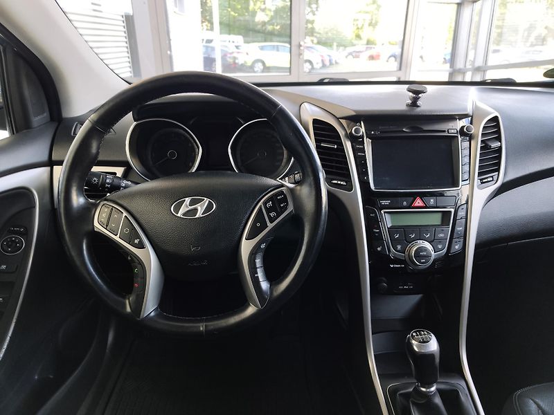 Hyundai i30 (2014) 1.6GDi 99kW Premium - fotka 11 z 23