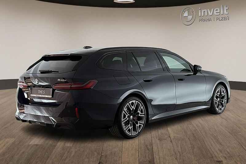 BMW Řada 5 540d xDrive Touring - fotka 3 z 16