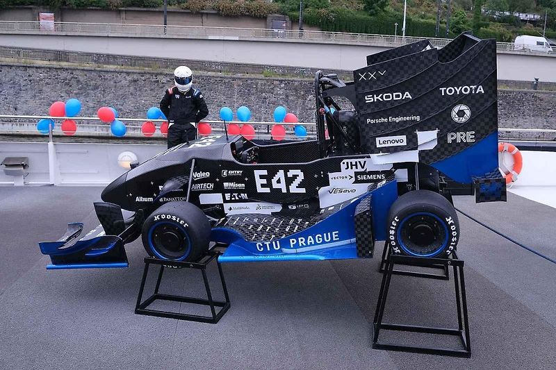 Slavnostní odhalení nové elektroformule CTU.25 studentského týmu eForce Prague Formula. loď Grand Bohemia, Dvořákovo nábřeží, Praha 1