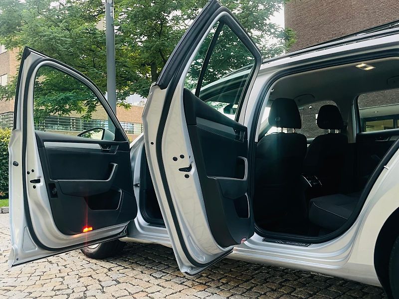 Škoda Superb 1.4TSI 4x4 MANUÁL VÝHŘEV TAŽNÉ - fotka 21 z 45