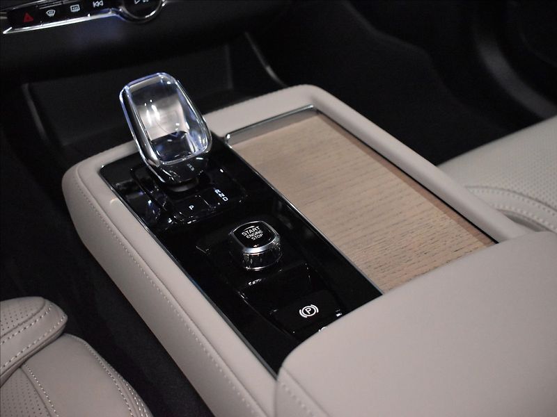 Volvo XC90 2,0 T8 AWD Ultra B&W,Ventilace - fotka 16 z 30