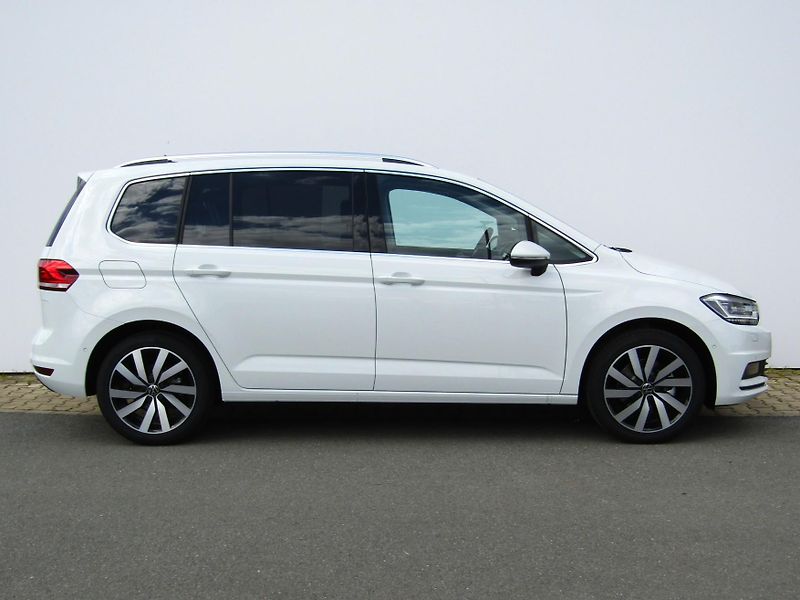 Volkswagen Touran Highline 1,5 TSI 110KW DSG - fotka 3 z 30