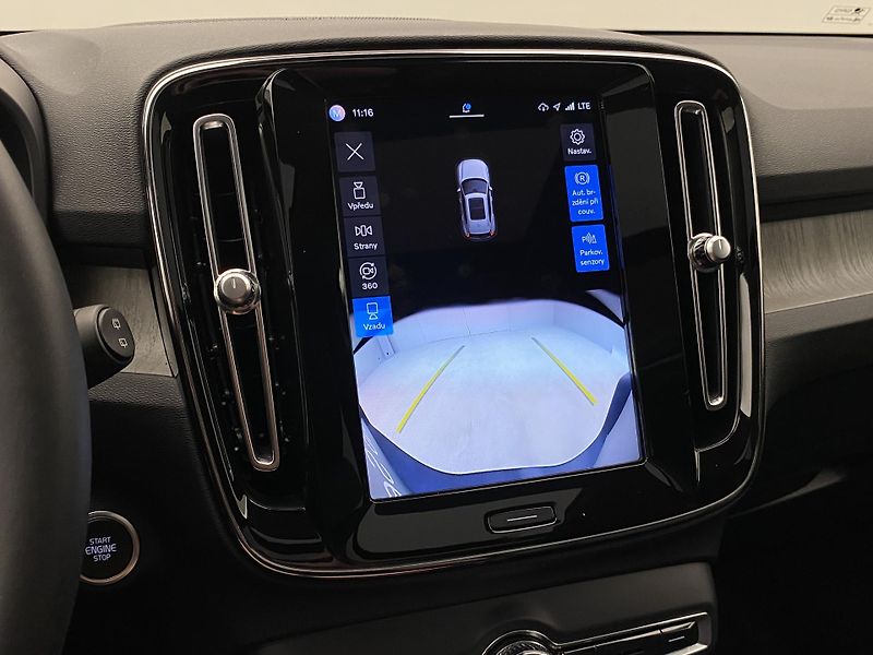 Volvo XC40 B4 DARK ULTIMATE AUT CZ - fotka 56 z 56