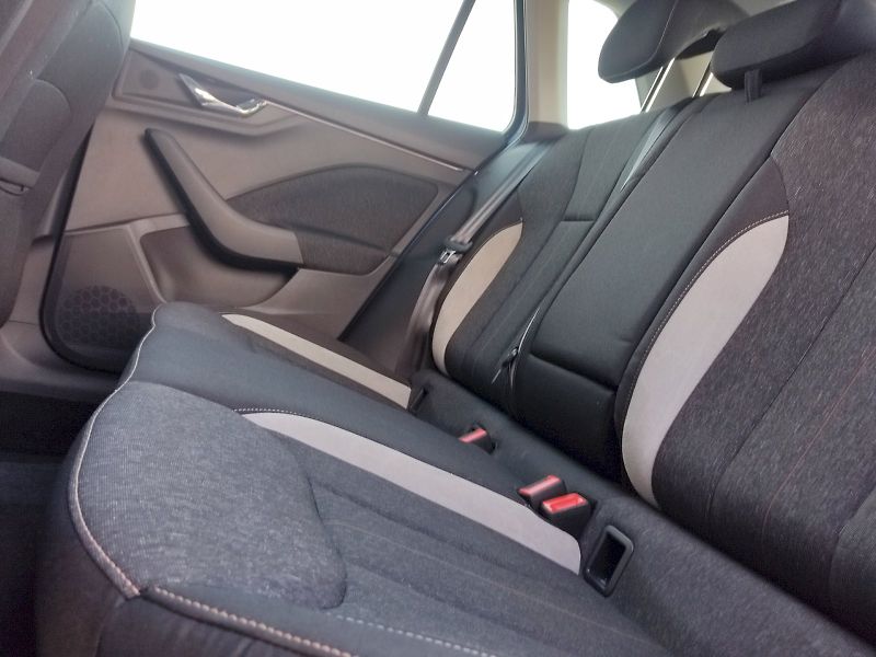 Škoda Kamiq (2025) Top Selection 1,5 Tsi  + tažné - fotka 22 z 34