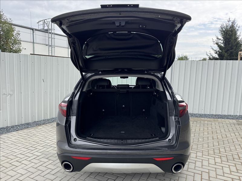 Alfa Romeo Stelvio 2,0 T 206kW Q4 AT8 ZF 4X4 - fotka 12 z 50