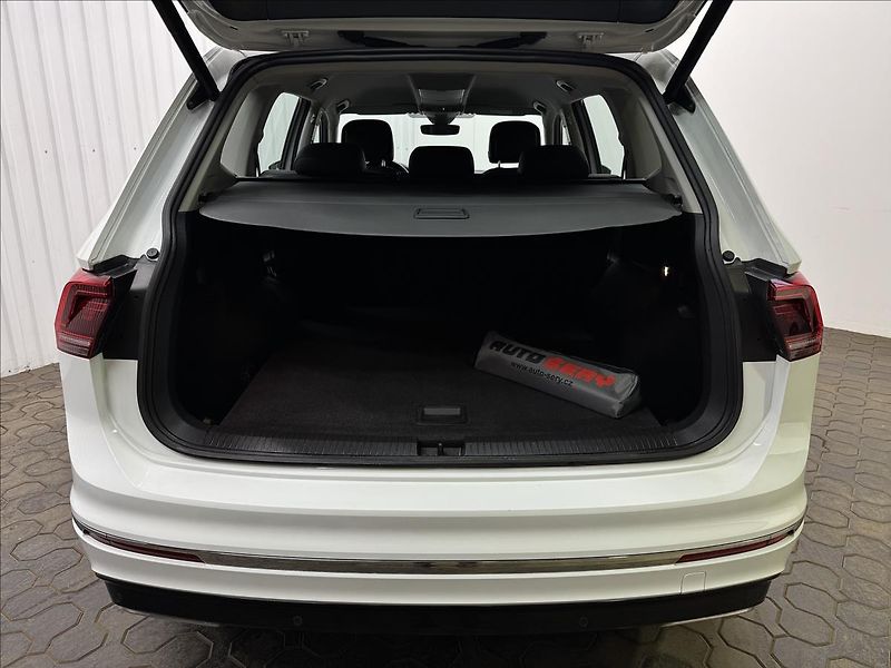 Volkswagen Tiguan Allspace R-LINE 140kW 4M HUD DCC LED - fotka 39 z 52